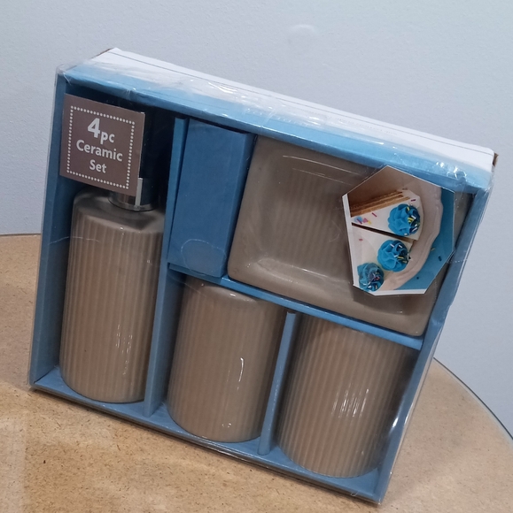 Four (4) Piece Vanity Set ~ Free Shipping ☆ NWT - Picture 4 of 6